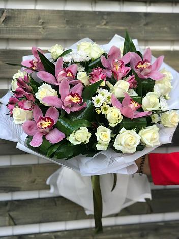 Букет цветов из: Розы и Хризантемы в Спорном