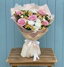 Букет цветов из:  Гвоздики, Орхидеи и Розы в Спорном