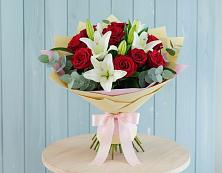Букет цветов из:  Лилии и Розы в Спорном