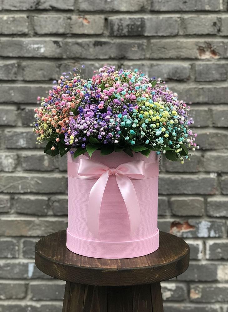 Цветочная композиция из Гипсофила и Розы в шляпной коробке в Спорном