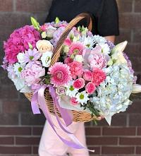 Композиция солнечный день в Спорном Цветочная композиция из Розы, Хризантемы, Пионы и Лизиантусы в корзине в Спорном