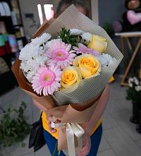 Букет цветов из:  Герберы, Розы и Хризантемы в Спорном