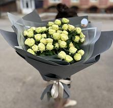 Букет Белые кустовые розы Солинеро в Спорном