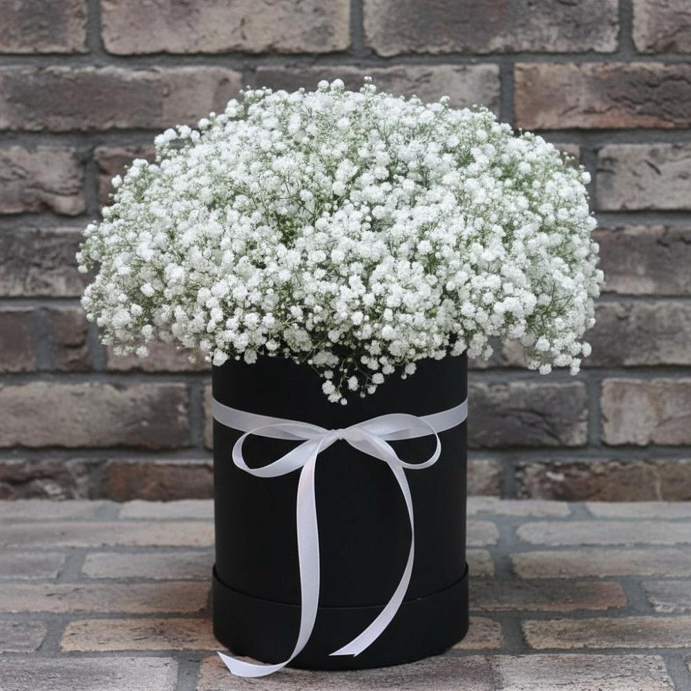Цветочная композиция из Гипсофила в шляпной коробке в Спорном