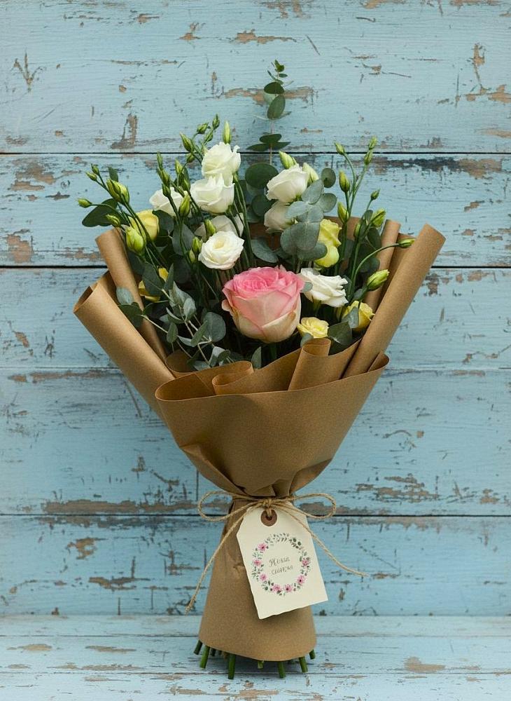 Букет цветов из: Розы и Лизиантусы в Спорном