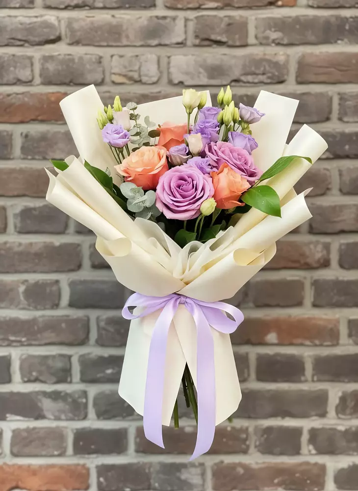 Букет цветов из: Лизиантусы и Розы в Спорном