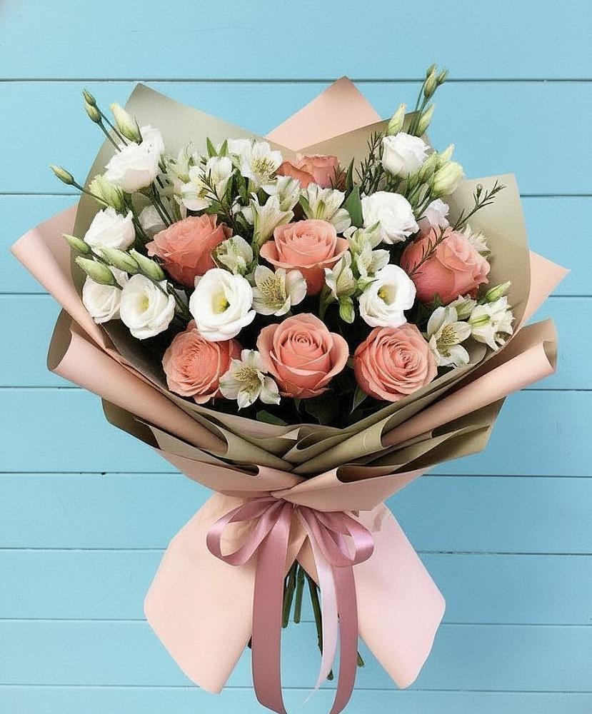 Букет цветов из: Розы, Альстромерии и Лизиантусы в Спорном