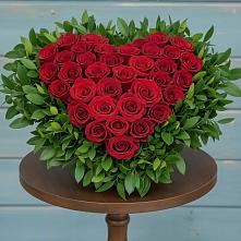 Цветочная композиция из Розы в виде сердца в Спорном