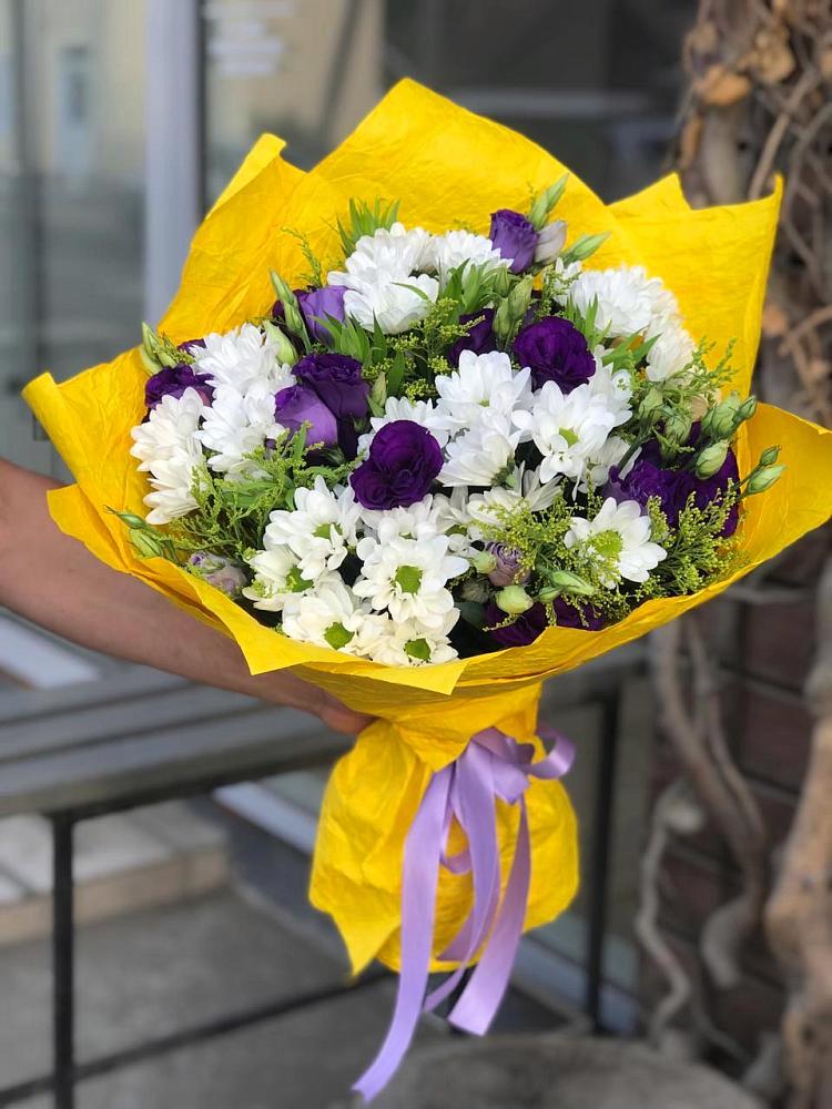 Букет цветов из: Ирисы, Хризантемы и Ромашки в Спорном