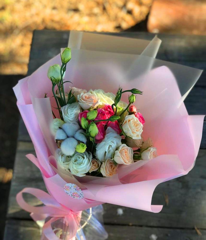 Букет цветов из: Розы и Лизиантусы в Спорном