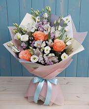 Букет цветов из:  Лизиантусы, Розы, Альстромерии и Гипсофила в Спорном