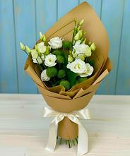 Букет цветов из:  Хризантемы и Лизиантусы в Спорном