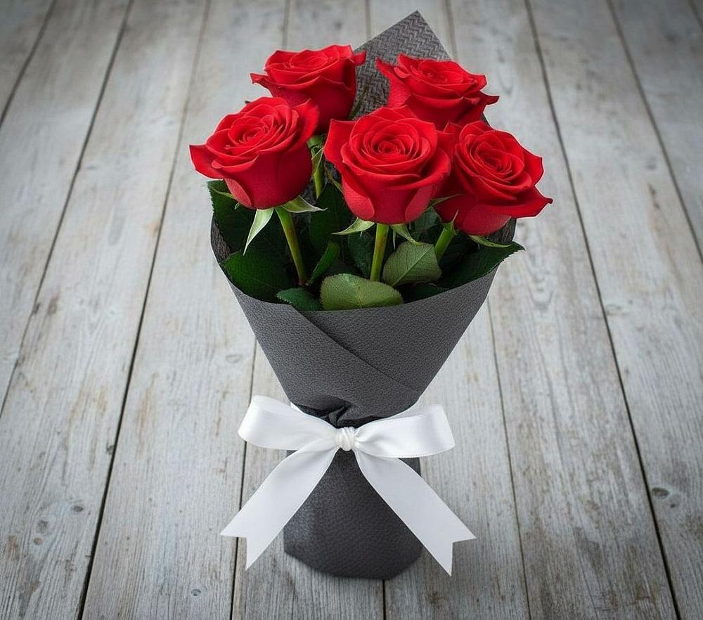 Букет 5 Красных роз Эдлесс Лав в Спорном