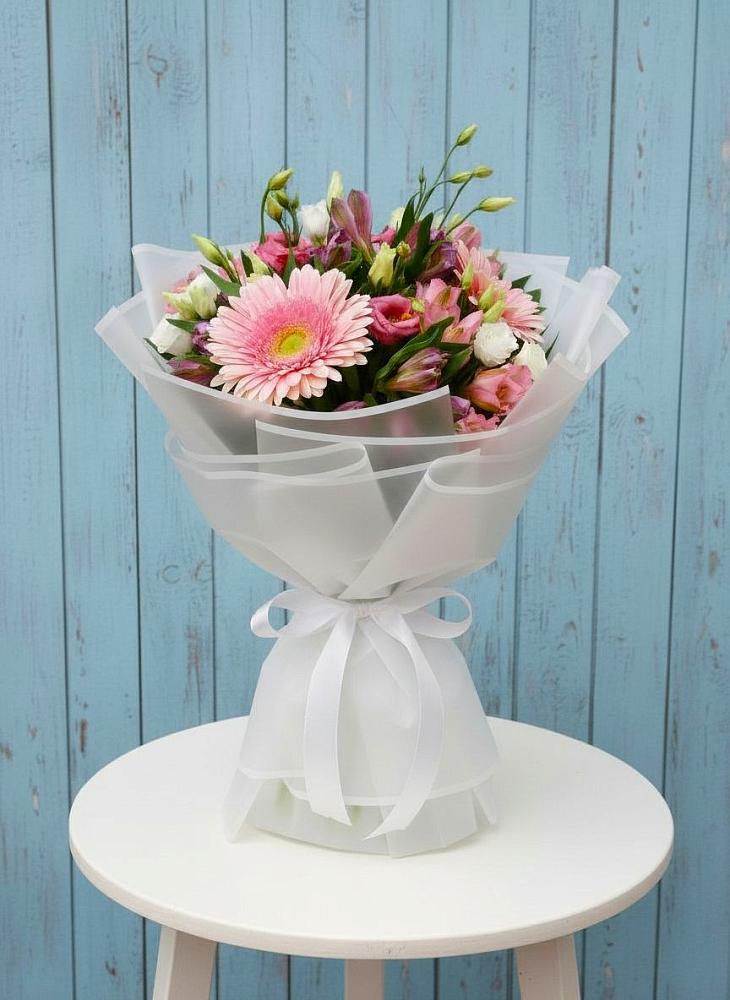 Букет цветов из: Герберы, Альстромерии и Лизиантусы в Спорном