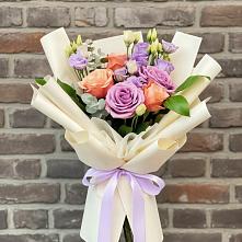 Букет цветов из:  Лизиантусы и Розы #REPLACE_PRED# Спорном