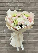 Букет цветов из:  Гвоздики, Розы, Лизиантусы и Хризантемы #REPLACE_PRED# Спорном