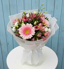 Букет цветов из:  Герберы, Альстромерии и Лизиантусы #REPLACE_PRED# Спорном