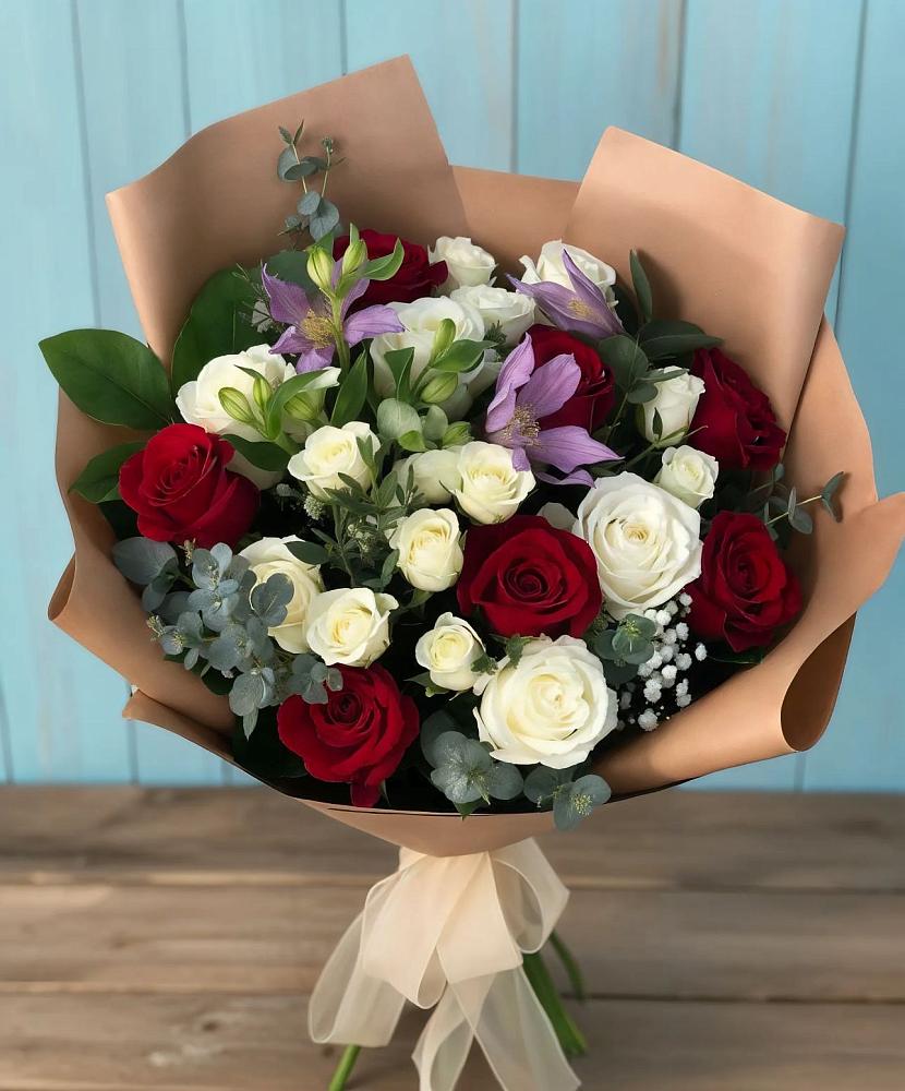 Букет цветов из: Розы и Альстромерии в Спорном