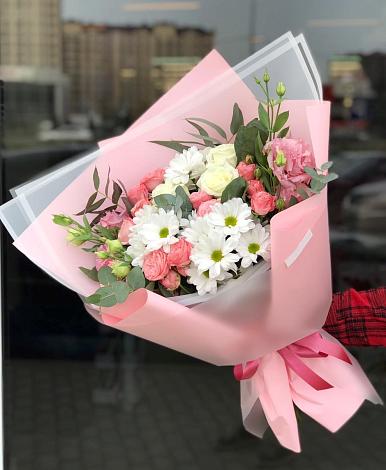 Букет цветов из: Розы, Лизиантусы и Хризантемы в Спорном
